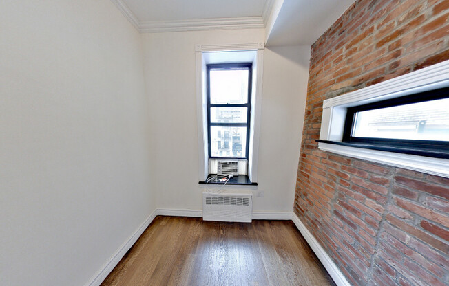 424 W 51 ST