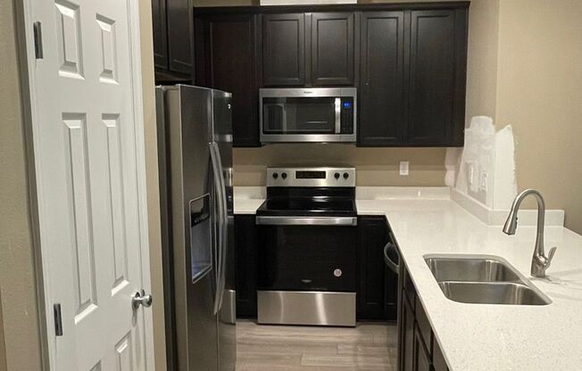 Orchard Park- 3 Bed 2.5 Bath with Garage!