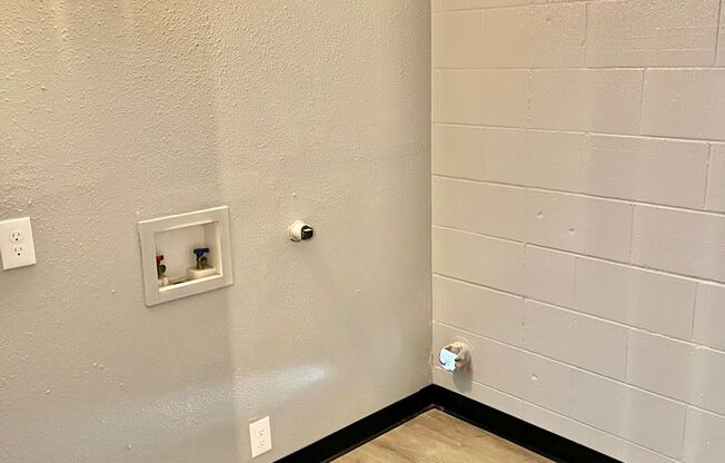 3 beds, 2 baths, $1,350, Unit Unit 25