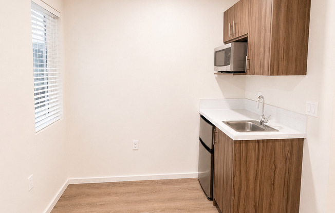 Studio, 1 bath, 180 sqft, $1,025, Unit 212