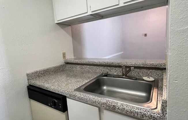 1 bed, 1 bath, 660 sqft, $1,000, Unit 202