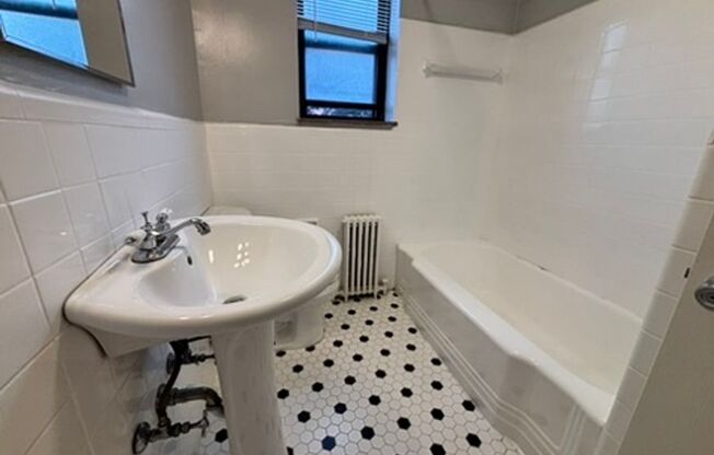 3 beds, 1 bath, 1,000 sqft, $2,390, Unit 6224 Fifth Ave. #210H