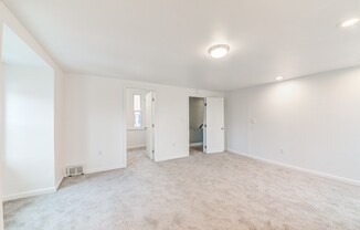 3 beds, 1 bath, $1,425, Unit Apt. 2