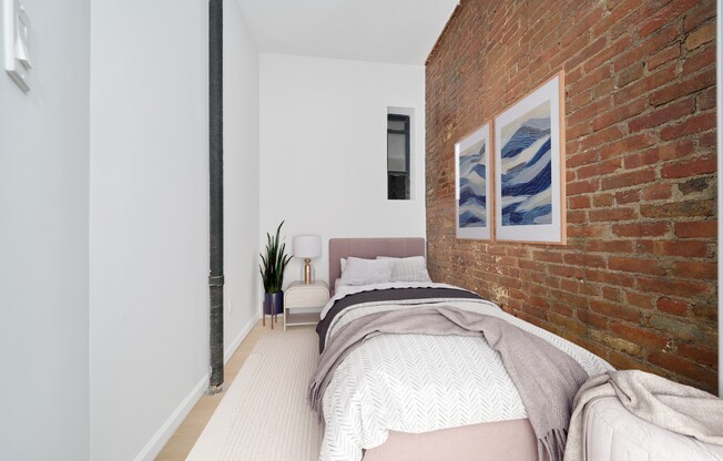 2 beds, 1 bath, $4,350, Unit 1C