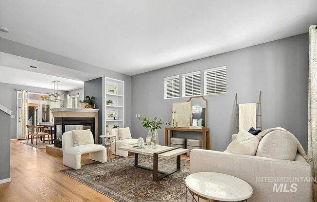 Charming 3 bedroom 2.5 bathroom in Desirable Area!