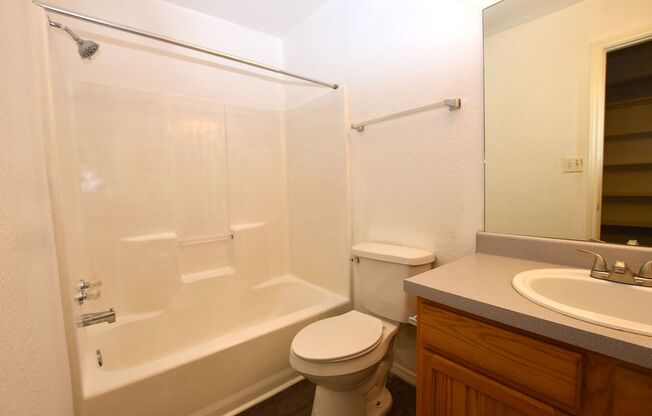 921 923 SAGEWOOD TRL