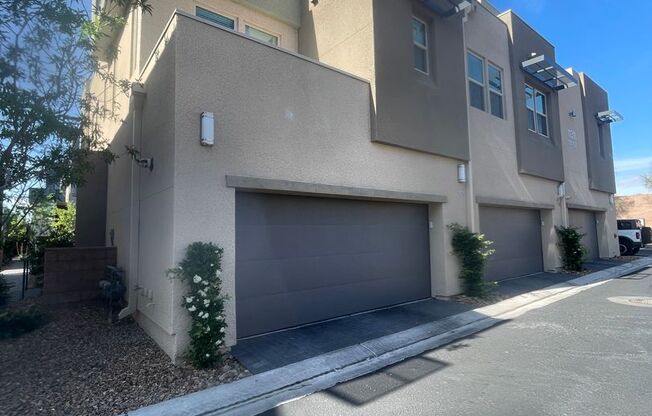 This spectacular 3-bed condo located across Red Rock casino is ready for immediate move-in!