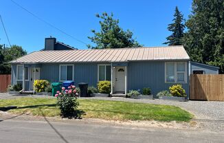 Newly Remodeled 2 Bedroom Duplex Unit