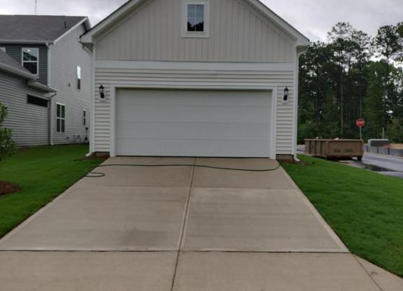 212 WHITE OAK GDN WAY