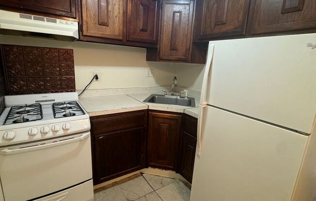 1 bed, 1 bath, 633 sqft, $1,200