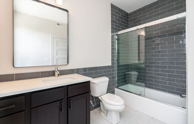 2 beds, 2 baths, 785 sqft, $2,425, Unit 1050 N 4th St. Apt. 216