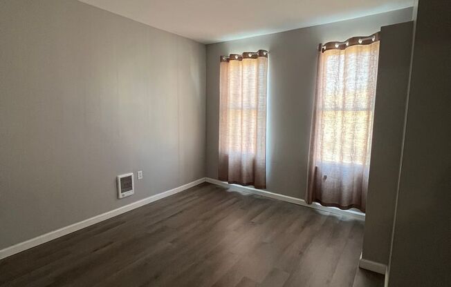 2 beds, 1 bath, $1,400, Unit Second floor