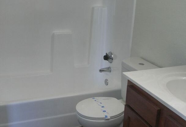 2 beds, 2 baths, 984 sqft, $1,700, Unit 221