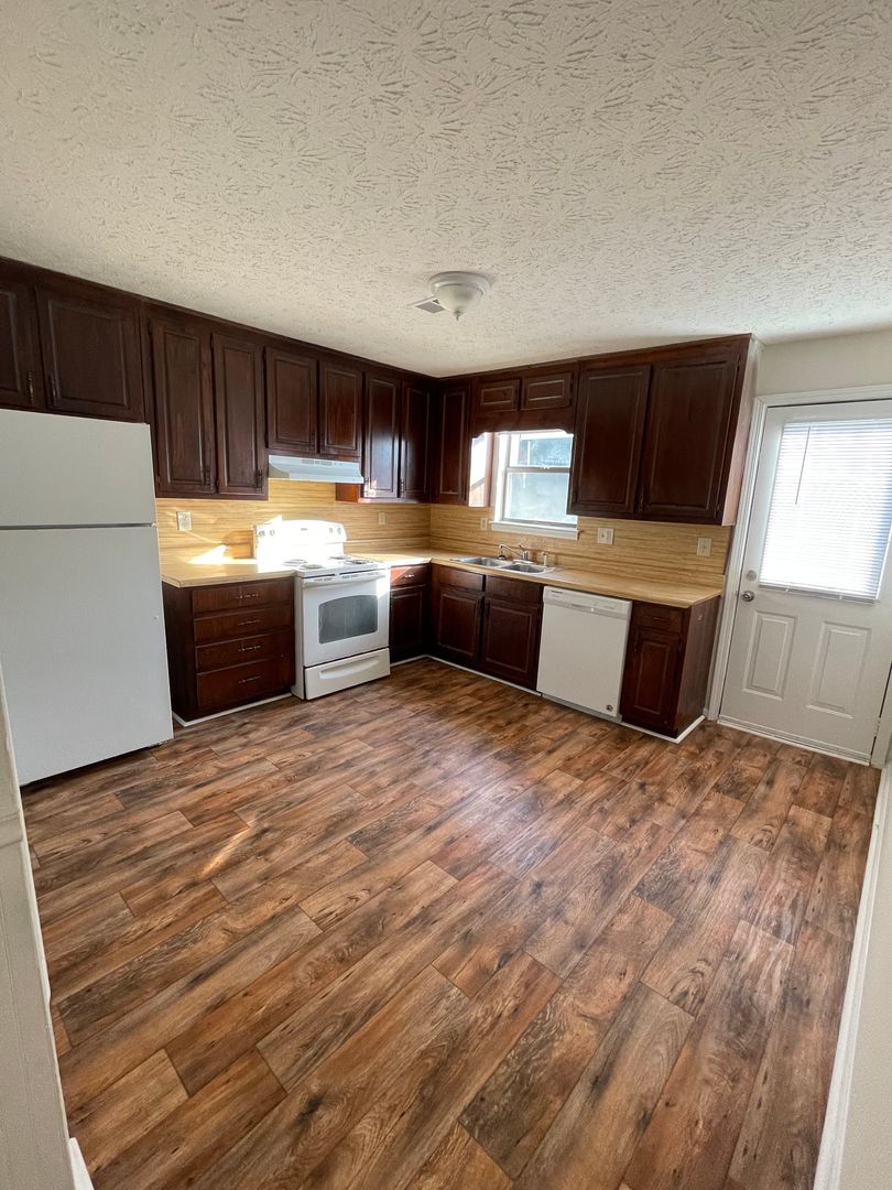 6833 6837 6841 Selman Dr LLC