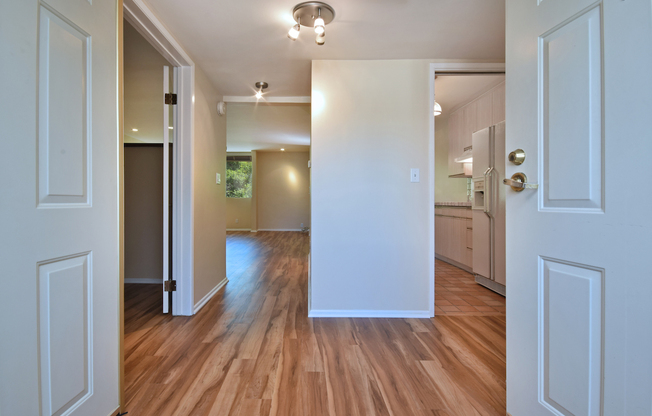 Luxurious 1+bdr, 1bath condo in prime Sherman Oaks, South of Blvd