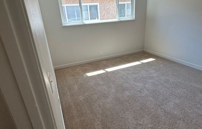 2 beds, 1 bath, 905 sqft, $1,550, Unit 068