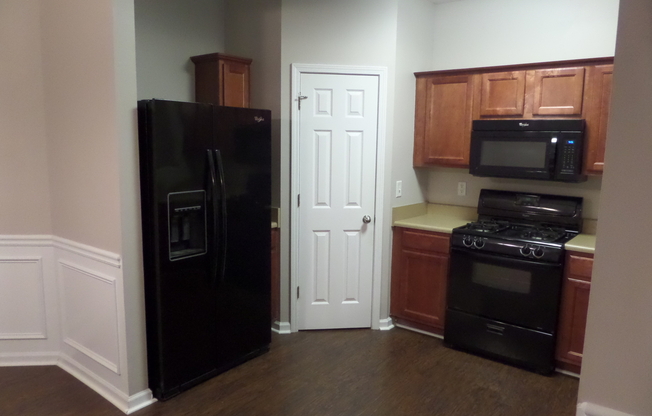Rare 2 bed 2.5 bath  located in Kennesaw minutes from KSU and I-75
