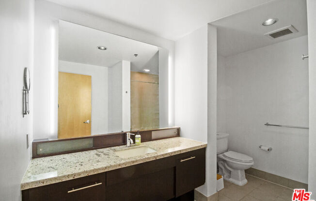 1 bed, 1 bath, 930 sqft, $3,000, Unit 813