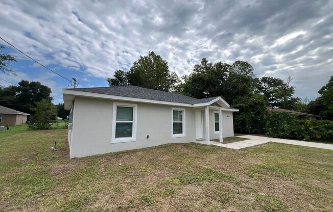 CHARMING 3 Bedroom, 2 Bathroom Home in Ocala!!