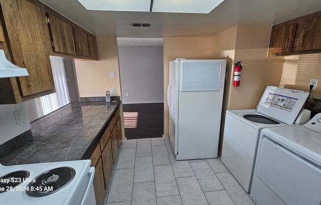 2 beds, 2 baths, $1,400, Unit Unit A