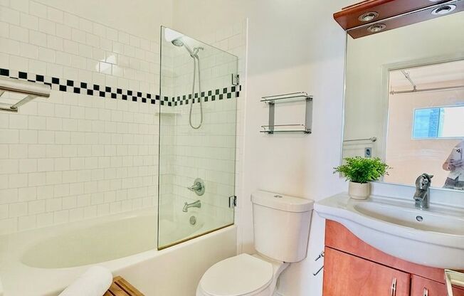 3 beds, 2 baths, 1,950 sqft, $5,500, Unit 1205