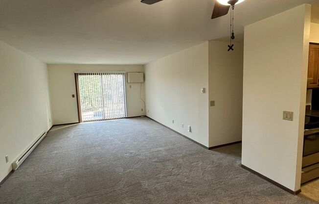 2 beds, 1 bath, 965 sqft, $1,655, Unit 7756CE