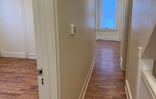 2 beds, 1 bath, $1,595, Unit 2nd Floor