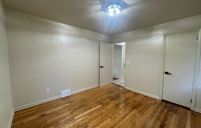 Warm & Spacious 4-Bedroom Single Family Home on N 30th St