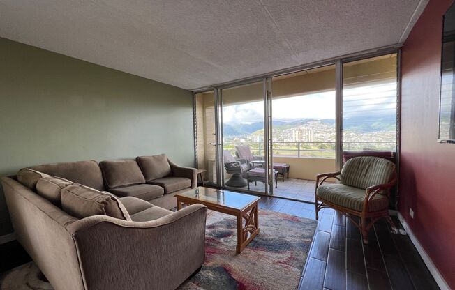 2BD/2BA/2PKG. Furnished, Waikiki, Views, Breeze