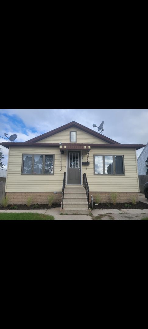 2 beds, 1 bath, $1,100