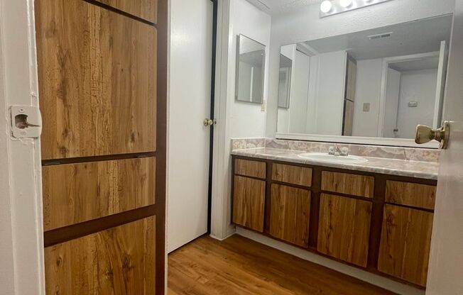 1 bed, 1 bath, 710 sqft, $870, Unit 214