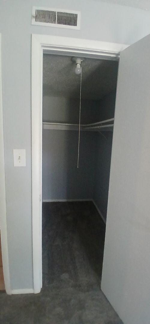 3 beds, 2 baths, 1,200 sqft, $1,700, Unit 129