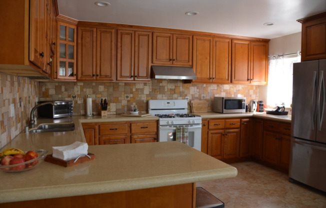 Bright 3-Bed+2bath Home in a Great Woodland Hills Neighborhood