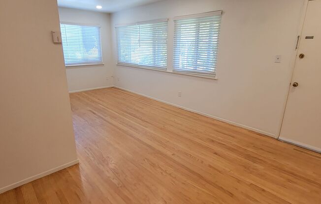 This is a lovely and clean 2-bedroom, Upper Corner Unit with lots of Natural Light, just a couple minutes walk from North Berkeley BART.