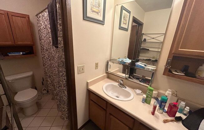 1 bed, 1 bath, $1,025, Unit 5