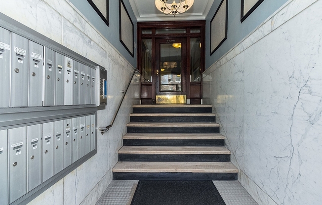 Studio, 1 bath, 450 sqft, $2,195, Unit 18