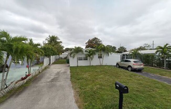 The perfect 3/1 single home in Margate - Washer and Dryer in unit - Special Deposit $995 w/ approved credit!