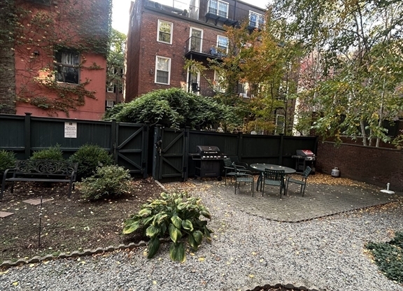 2 beds, 1 bath, $3,950, Unit 1R