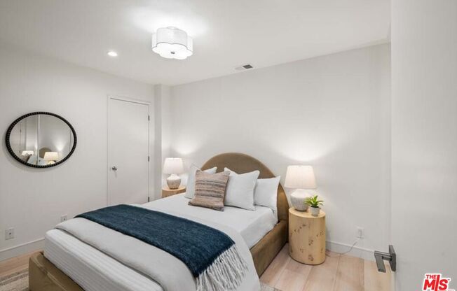 2 beds, 2 baths, 900 sqft, $4,000, Unit 806