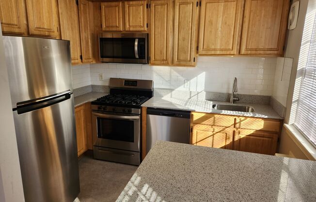 2 beds, 1 bath, 897 sqft, $2,275, Unit F-13