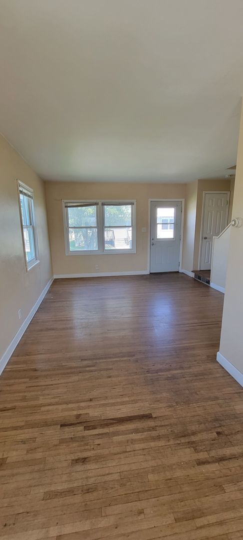 2 Bedroom 1 Bathroom Townhouse for Rent!