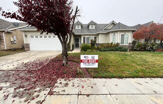 $2,195 Temperance & Shields, 3 Bedroom 2 Bathroom - Cortland Ave, Fresno - Furnished House