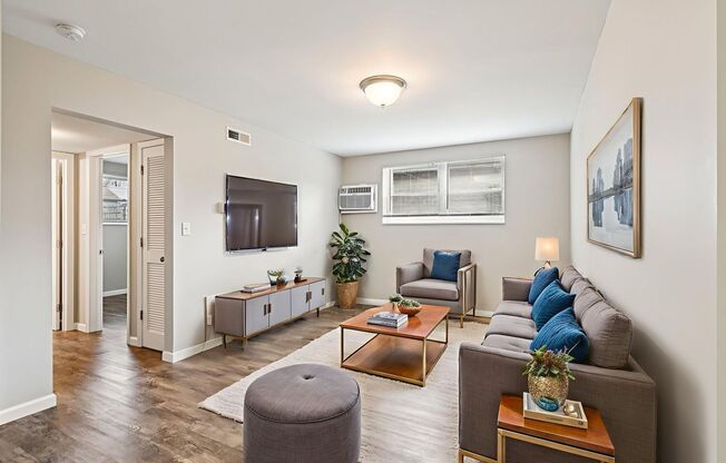 2 beds, 1 bath, 665 sqft, $1,040, Unit 1738F