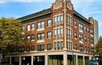 1066 W Berwyn
