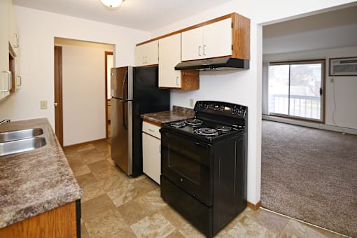 Kitchen at Covington Place Apartments, St Cloud, MN