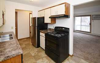 Kitchen at Covington Place Apartments, St Cloud, MN