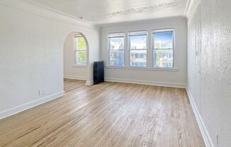 2 beds, 1 bath, 800 sqft, $1,300, Unit 211