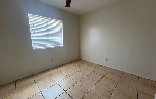 3 beds, 1 bath, $1,600, Unit A577-101