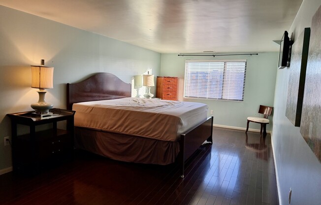 3 beds, 2 baths, 1,644 sqft, $4,600, Unit 711