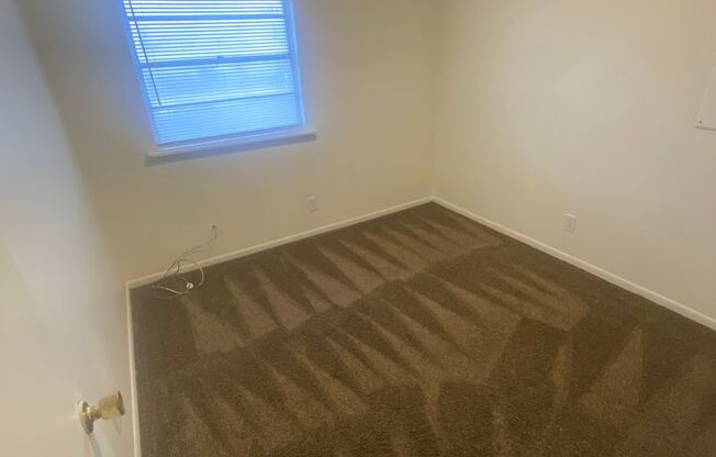 2 beds, 1 bath, 575 sqft, $600, Unit 430 Winfield-Unit 03